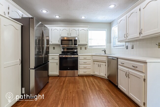 Building Photo - 1400 Cottonwood Dr