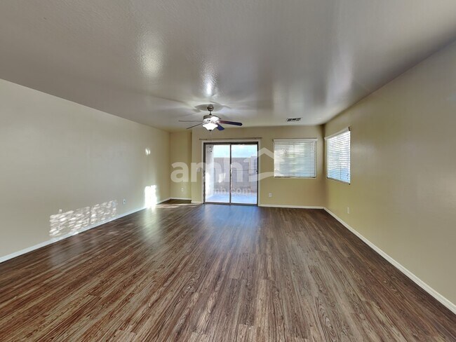Foto del edificio - 3712 W Darrow St