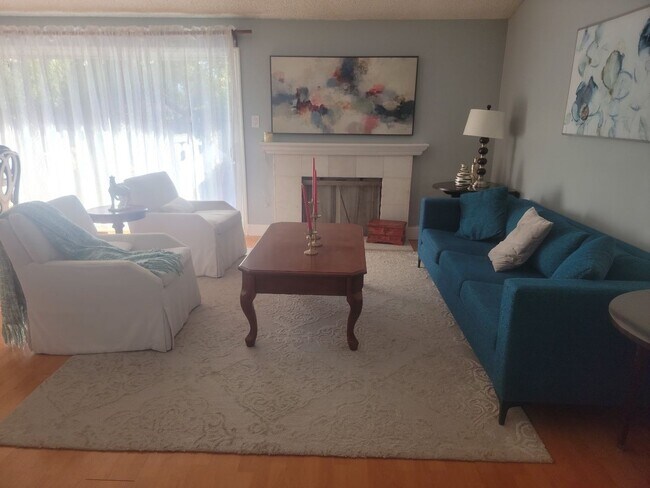 Foto del edificio - Beautiful 4 Bedroom 2 Bathroom Granada Hills Home Ready for Move In!