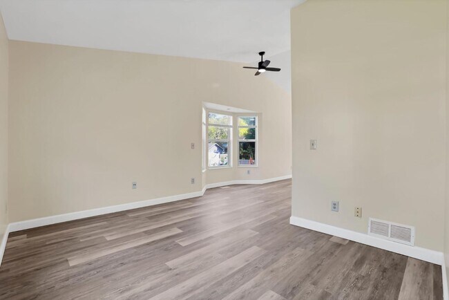Building Photo - 5541 Mid Day Dr