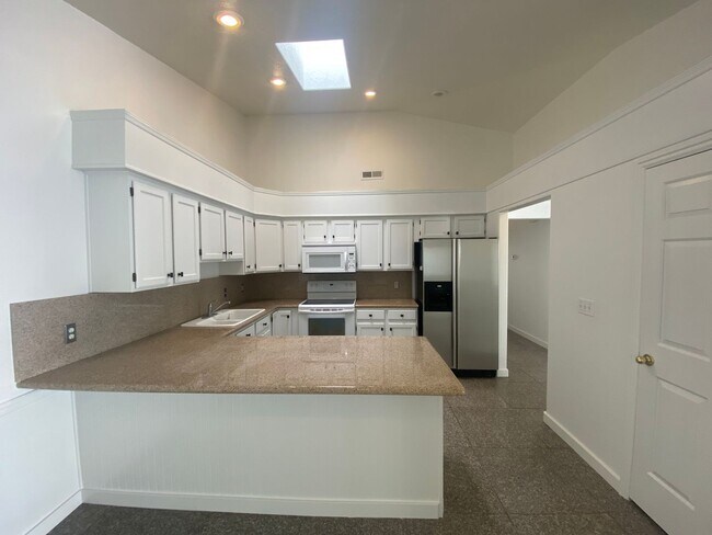 Foto del edificio - Check out the video link!!- QUIET, CLEAN, ...