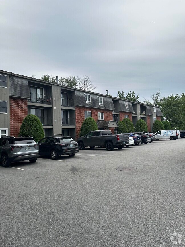 Building Photo - 9 Blackstone Dr