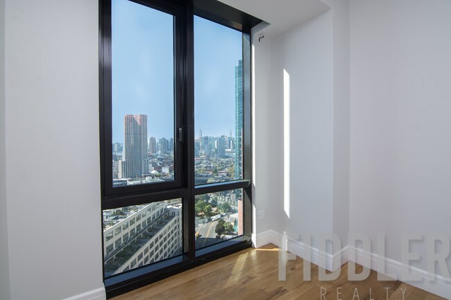 Building Photo - 4441 Purves St