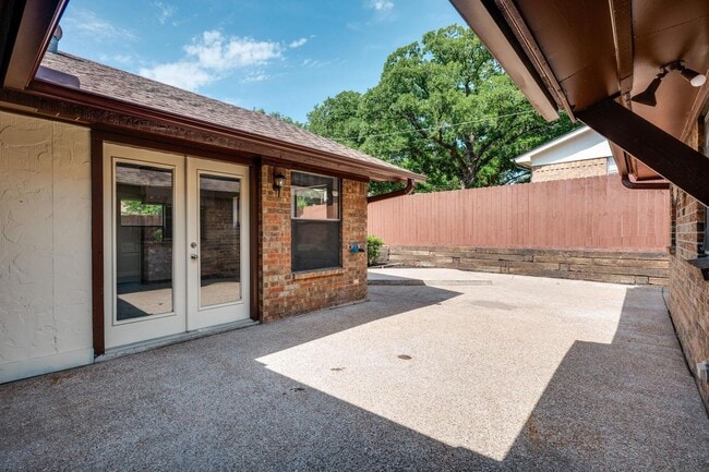 Building Photo - 724 Toni Dr