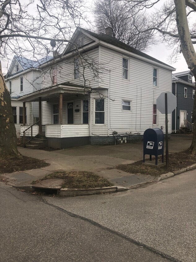 Foto principal - 2202 Raspberry St