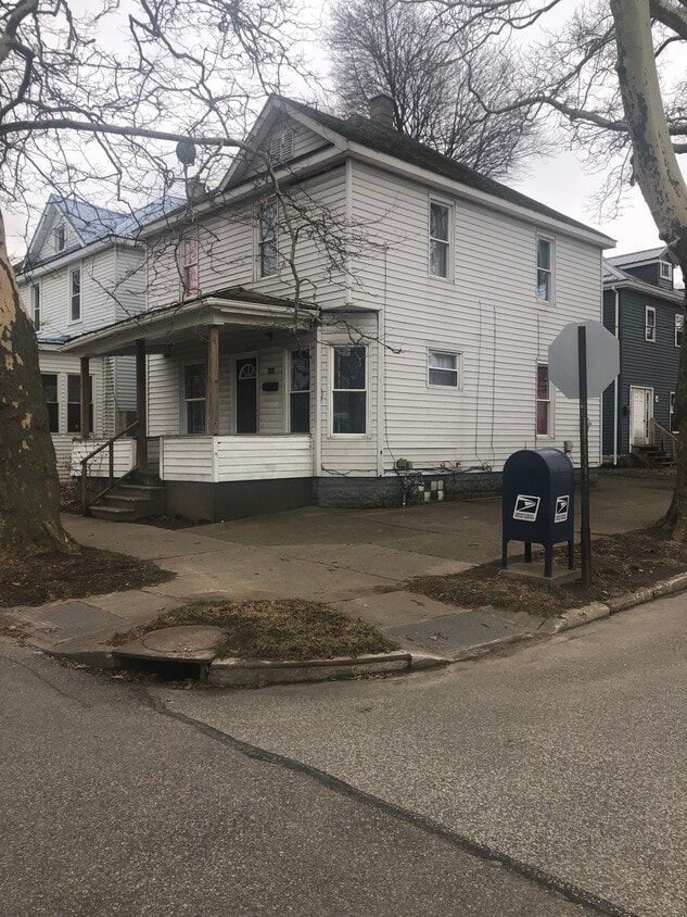 Primary Photo - 2202 Raspberry St