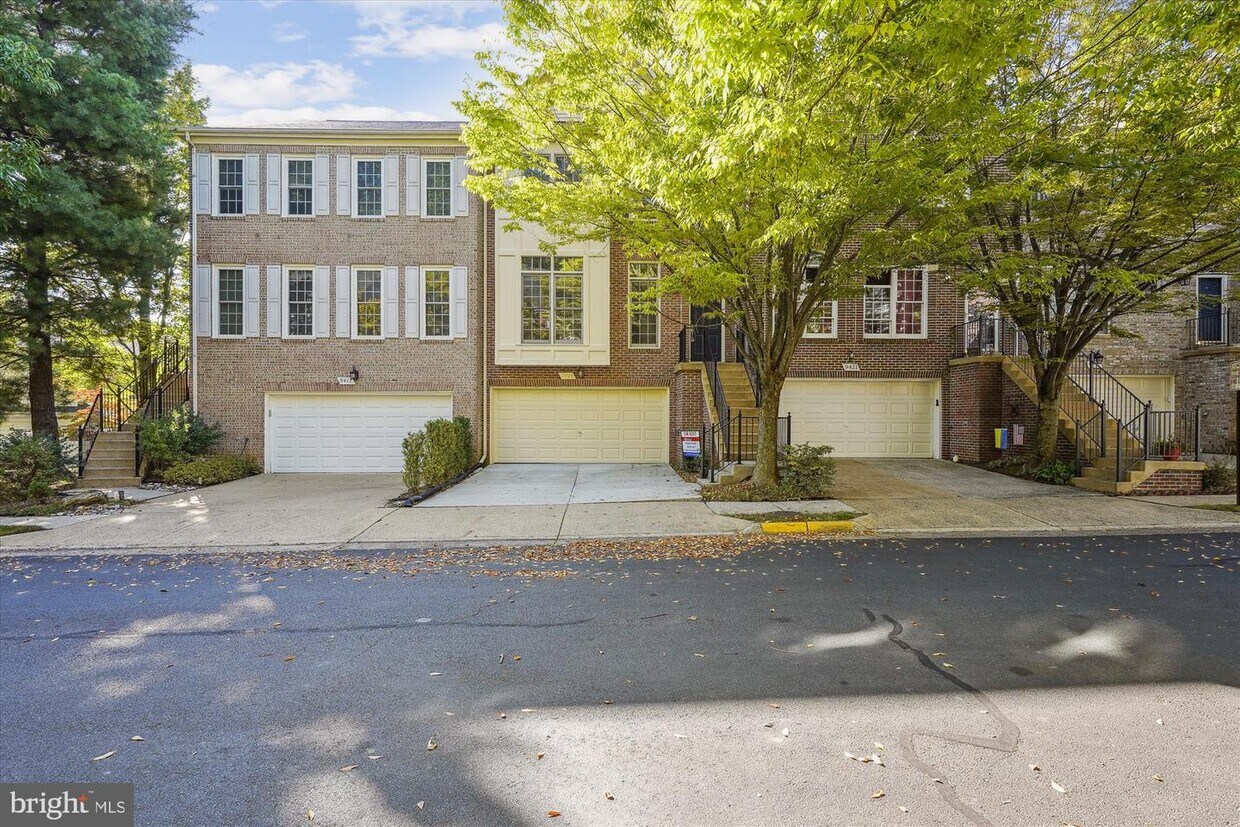 9419 Colonade Dr, Vienna, VA 22181 Townhome Rentals in Vienna VA