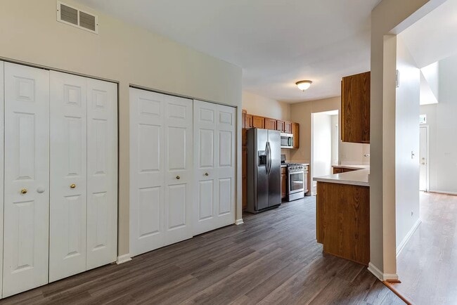 Building Photo - 1 S Oakhurst Dr