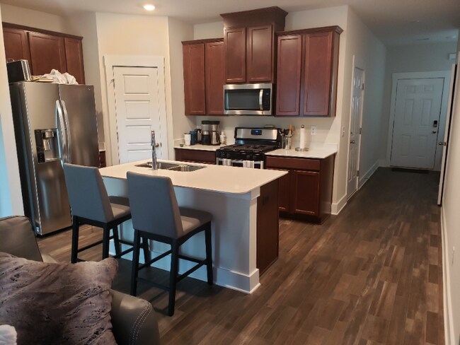 Building Photo - 417 Windsinger Ln
