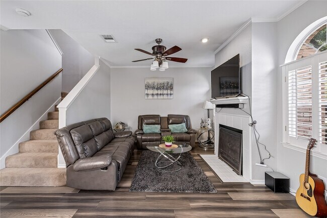Foto del edificio - 6011 Barrington Ct