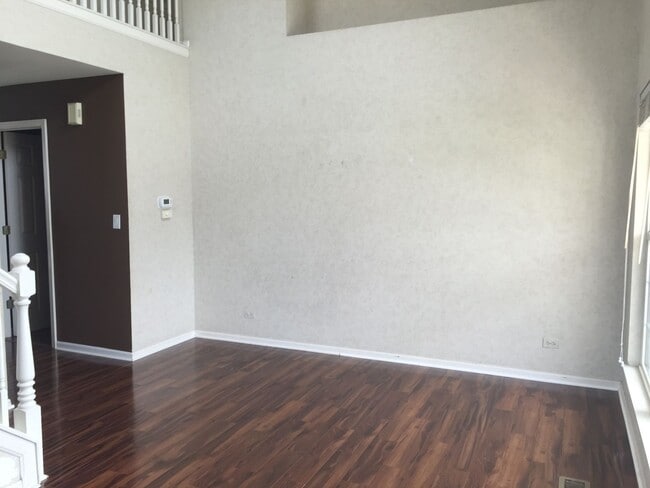 Building Photo - 844 Violet Cir