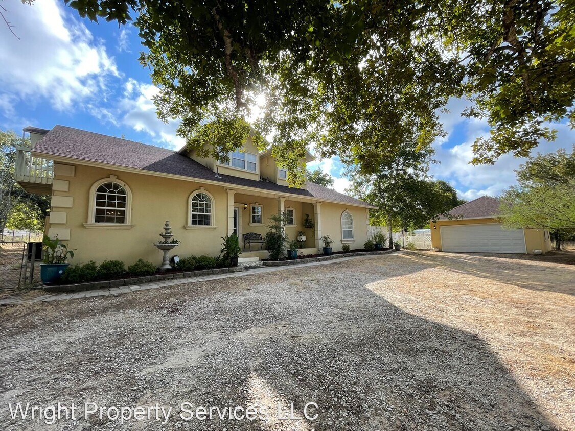 4 br, 3 bath House 556 Flower Trail Loop House Rental in