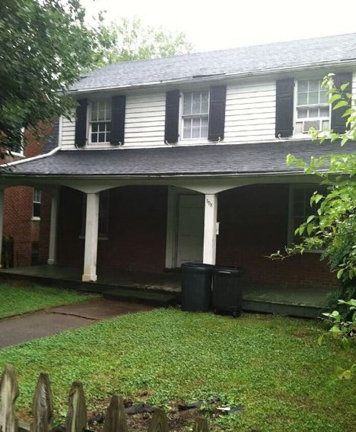 Photo - 2025-2026 School Year 8 bdrm / 3 bath 508 14th St NW