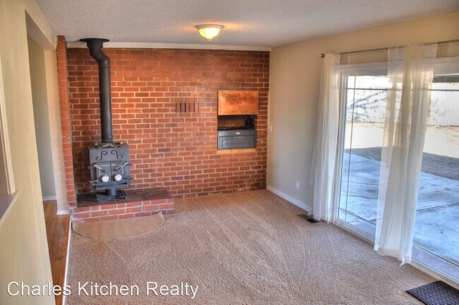 Foto del edificio - 4 br, 2 bath House - 1050 Holly Way