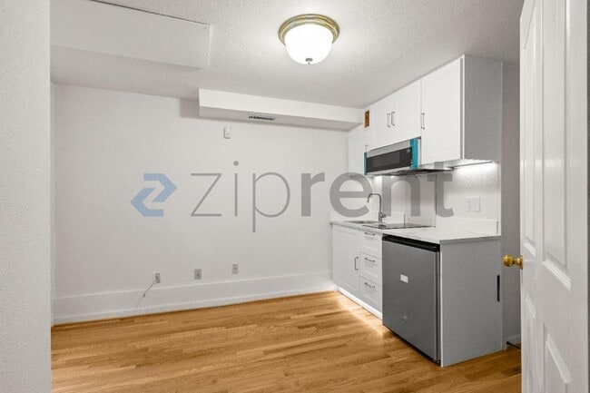 Building Photo - Unit 3