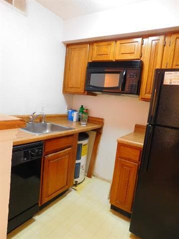 Building Photo - 2309 Balsam Dr