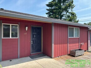 Building Photo - 103-105 SW Fleishauer Ln