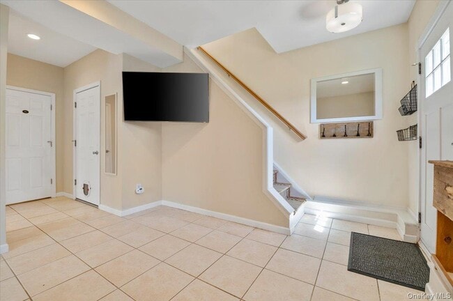 Building Photo - 25 Gardners Ln