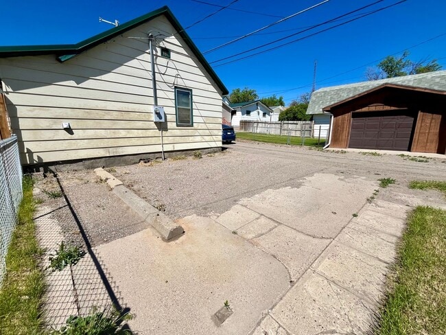 Foto del edificio - Charming 2 Bed, 1 Bath Home with Modern Co...