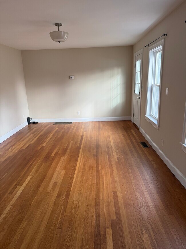 Building Photo - 17 Linden St