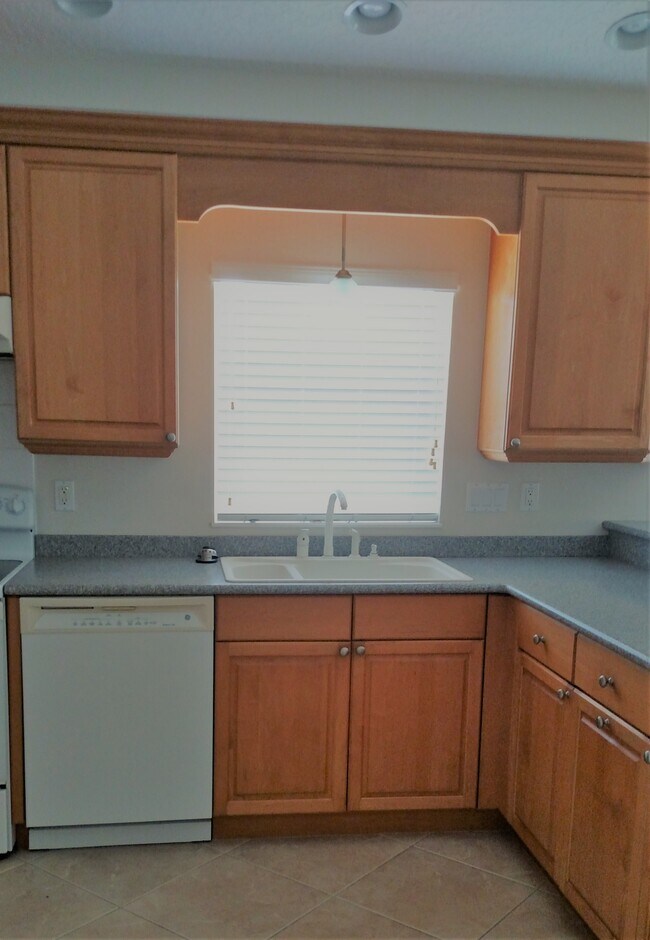 Kitchen - 104 Ponce de Leon Dr