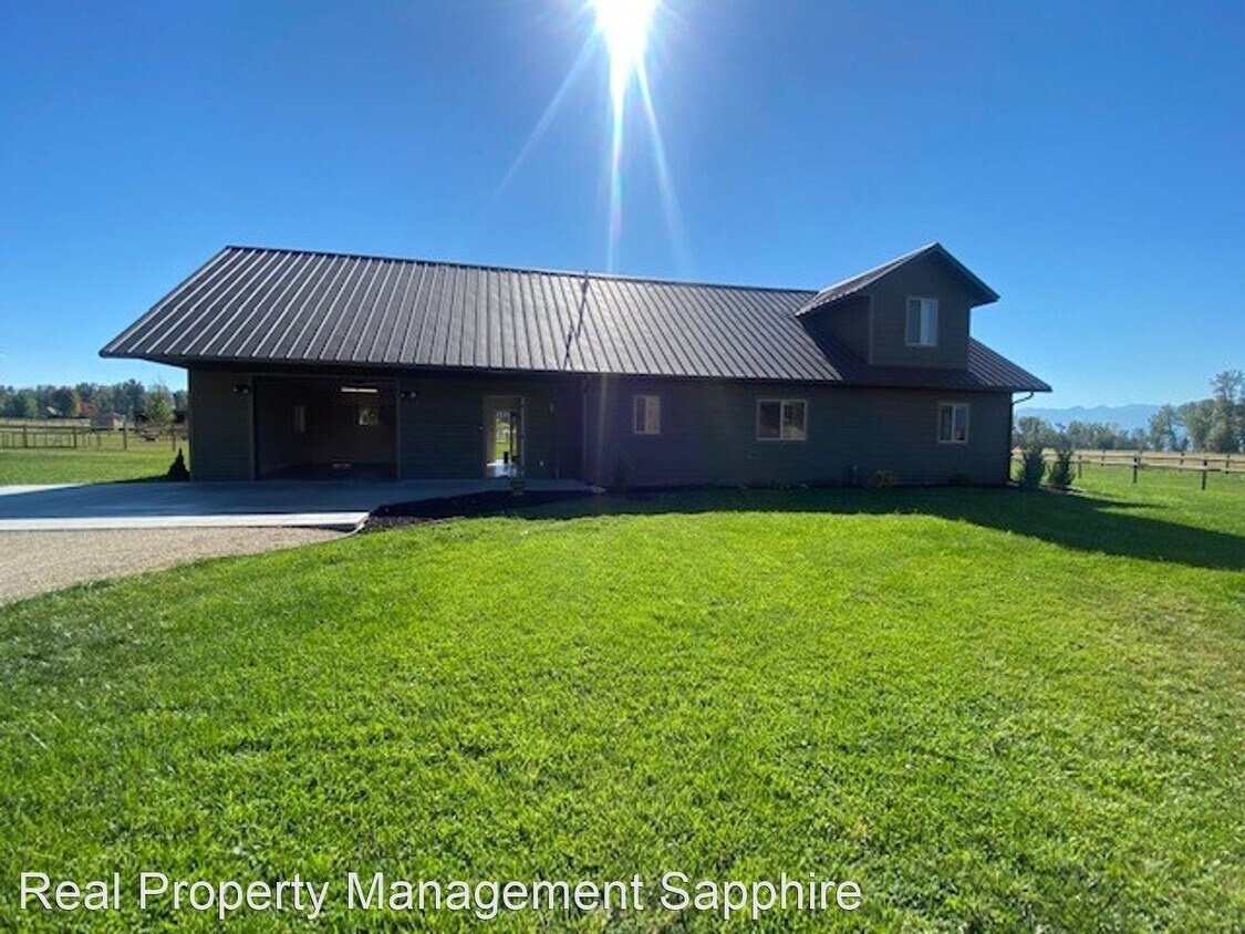 4 br, 2.5 bath House 625 North Burnt For... House Rental in