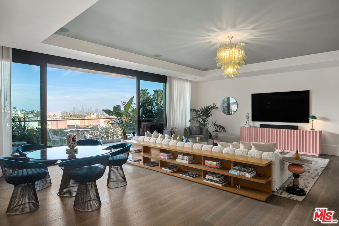 Foto principal - 8420 W Sunset Blvd