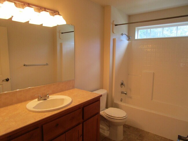 Foto del edificio - 3 Bedroom, 2 Bathroom on Corner Lot in Subdivision in North Prineville - Available Now!