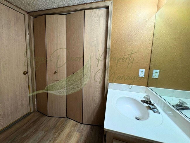 Building Photo - 505 NE 1st St