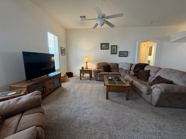 Building Photo - 3Br Furnished Home with Utilities Winter R...