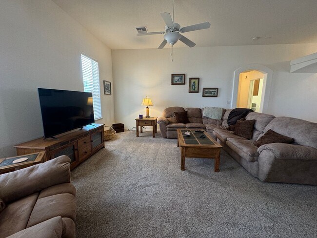 Foto del edificio - 3Br Furnished Home with Utilities Winter R...