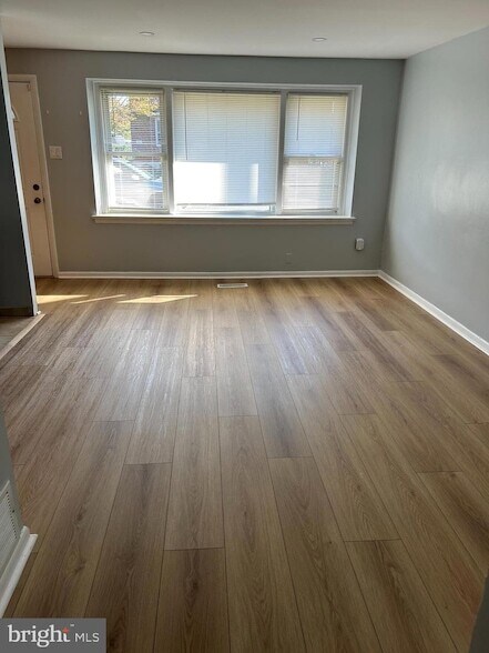 Building Photo - 1950 Goodnaw St