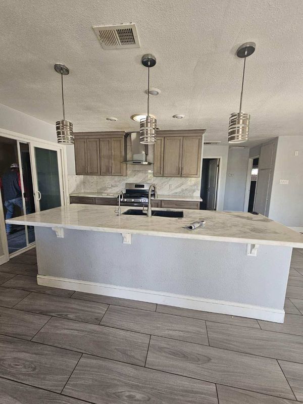 Foto del edificio - 5096 Maple Rd