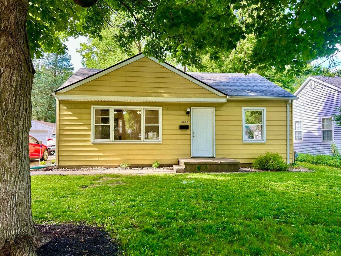 Primary Photo - 1000 Kern St