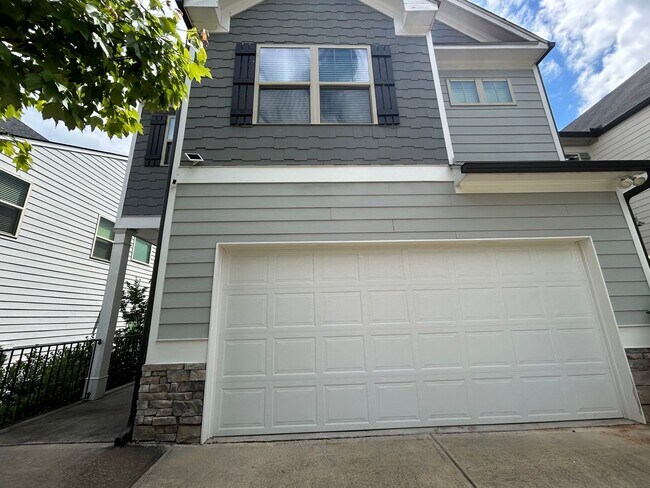 Building Photo - 3956 Lake Manor Way