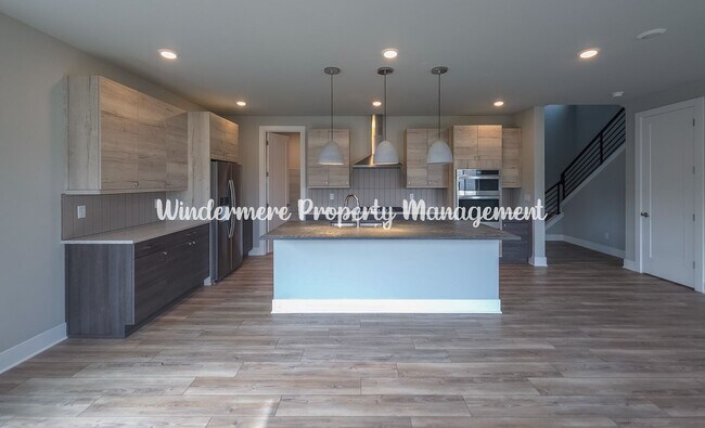 Building Photo - Stunning and spacious 5 bed in McCormick Village!