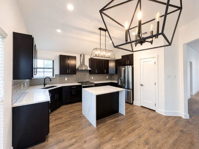 Foto del edificio - Modern 3 Bed / 2 Bath Home with Central Air & Updated Appliances in West Temple