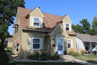 Building Photo - 1707 S 10th Ave