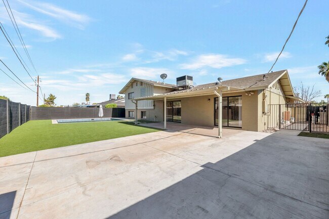 Foto del edificio - Amazing 6 Bed remodeled house at ASU