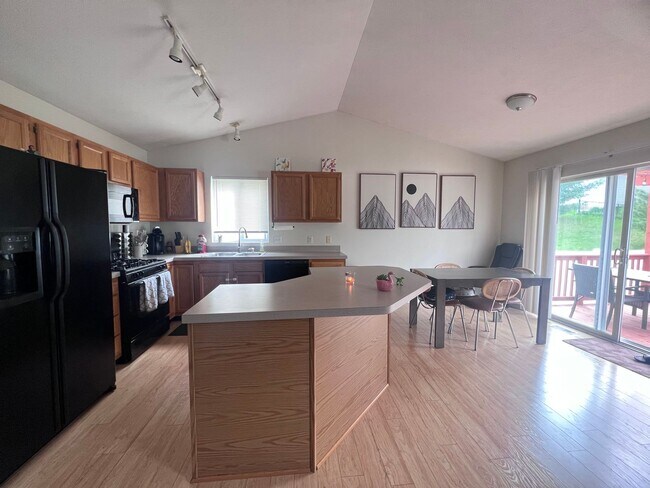 Foto del edificio - Three Bedroom Home with Central Air!