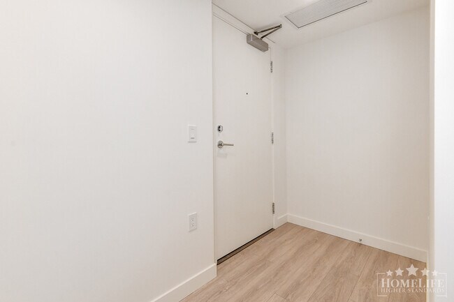 Photo du bâtiment - Stunning 1 Bed 1 Bath + Den Condo for Rent in Surrey City Centre's Modern Flamingo Building!