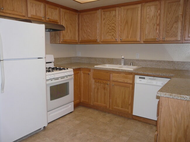 Foto del edificio - Upstairs Renovated 2 Bedroom 2 Bath in 4-plex near Willow Glen Border!