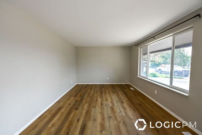 Building Photo - Beautiful Home in Prime Location!
