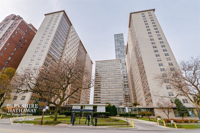 Primary Photo - 3950 N Lake Shore