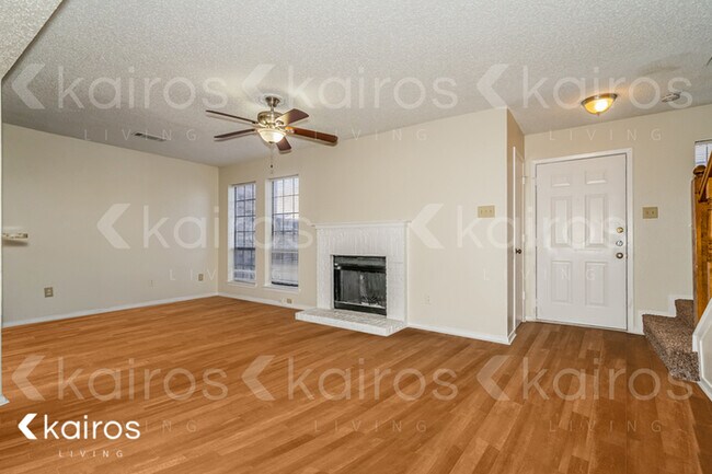 Foto del edificio - 2132 Woodnote