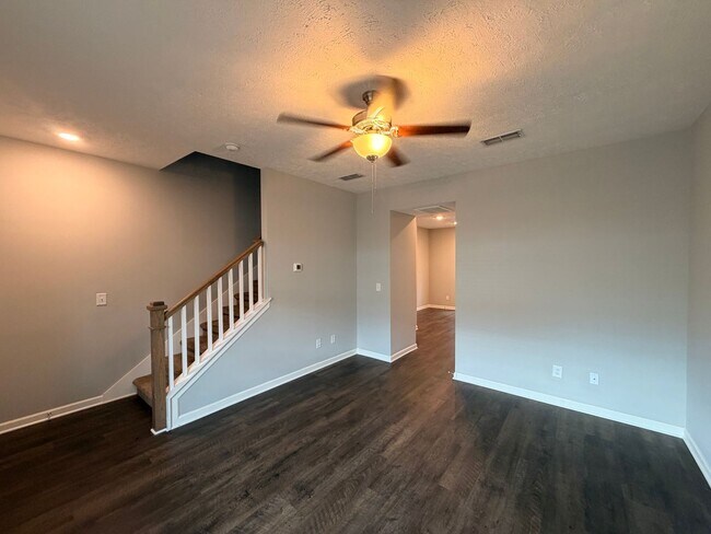 Building Photo - 2 Bedroom, 2.5 Bath Townhome in Antioch - Available Now!