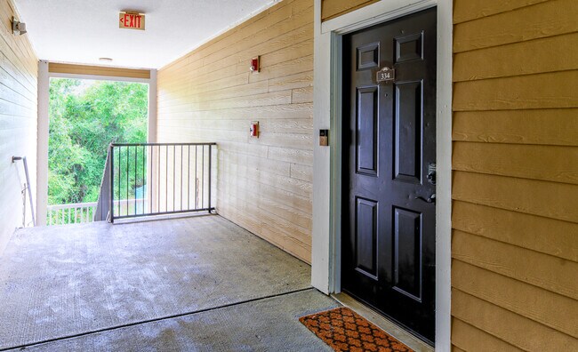 Building Photo - 2801 Chancellorsville Dr