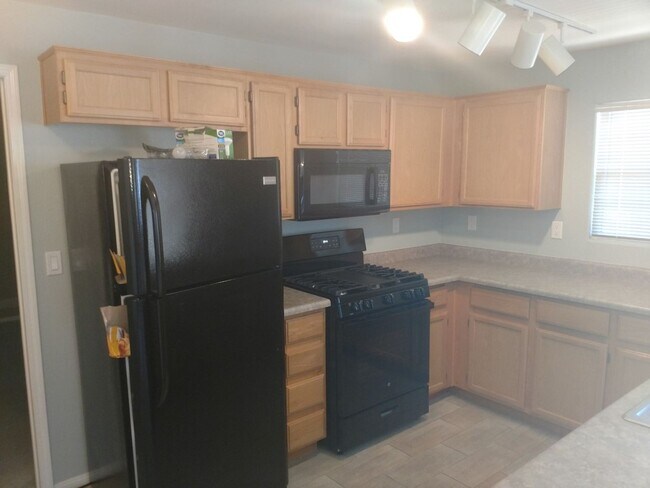 Building Photo - 2 Bedroom 2 Bathroom Lone Mountain