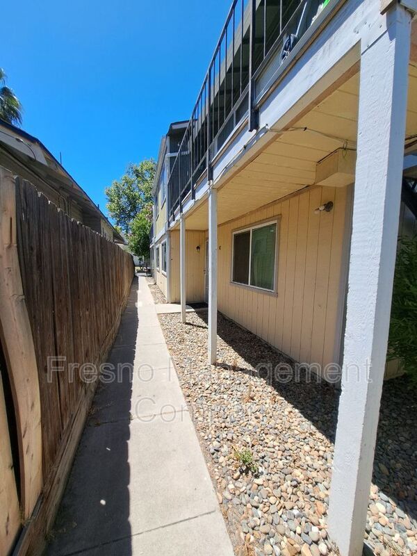 Foto del edificio - 122 N. College Ave