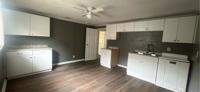 Foto del edificio - 1410 E Roosevelt Ave